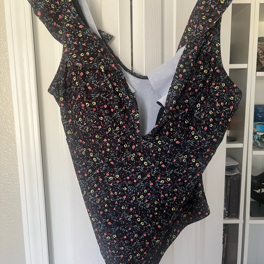 Floral Ruffle One-Piece Swimsuit - Picture 4 of 5